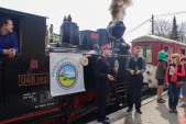 Slavnostní křest nové Turistické známky před lokomotivou U46.002.